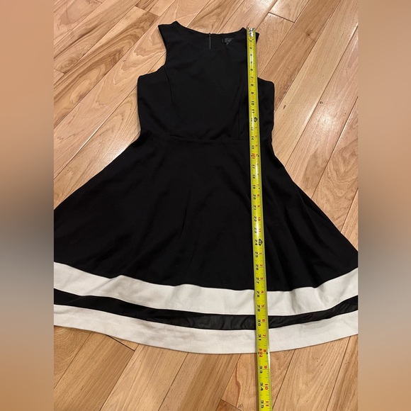 Aqua Brand Black and White Sleeveless Fit and Flare Mini Dress - Women’s Small - Picture 4 of 6